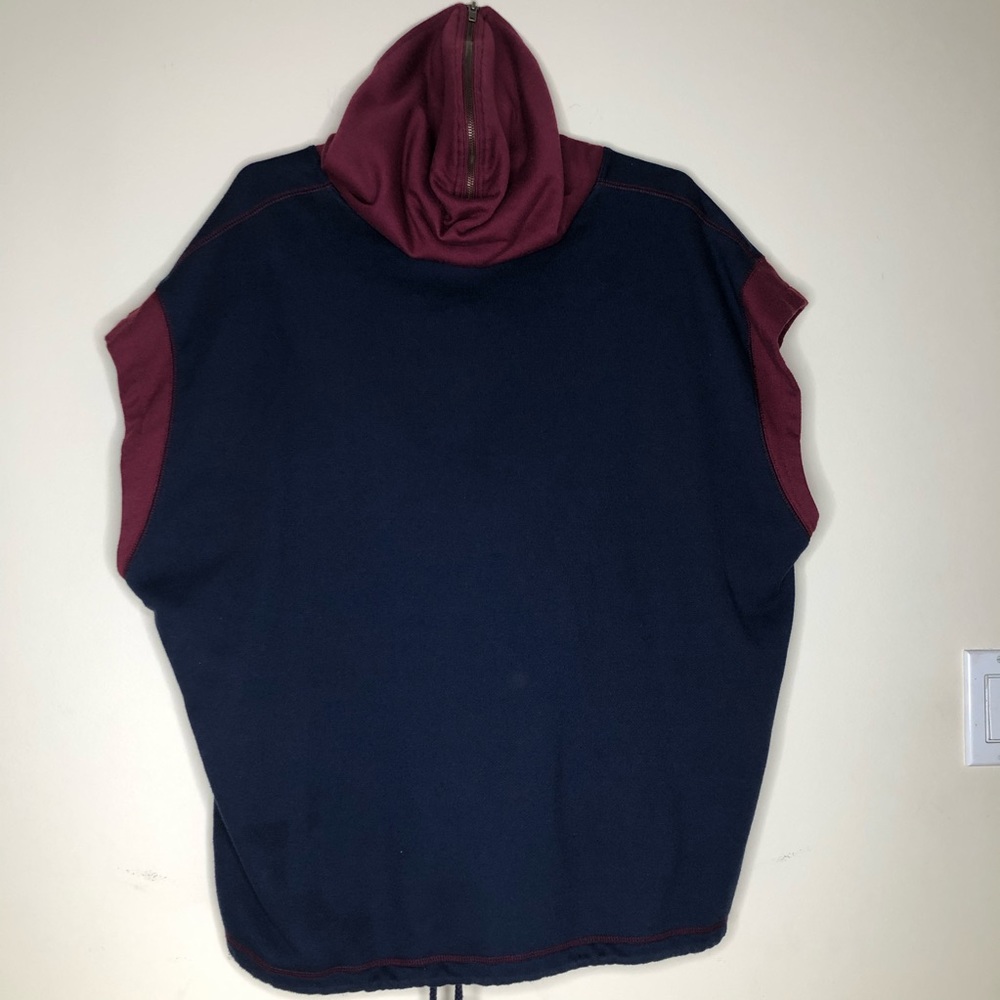 New York News Front Zipped Hoodie sleevelessJacket - Picture 3 of 4